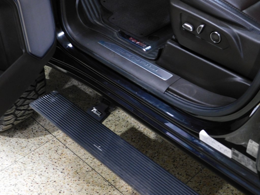 GMC Sierra 2500HD Denali Crew Cab 4WD SB 2024