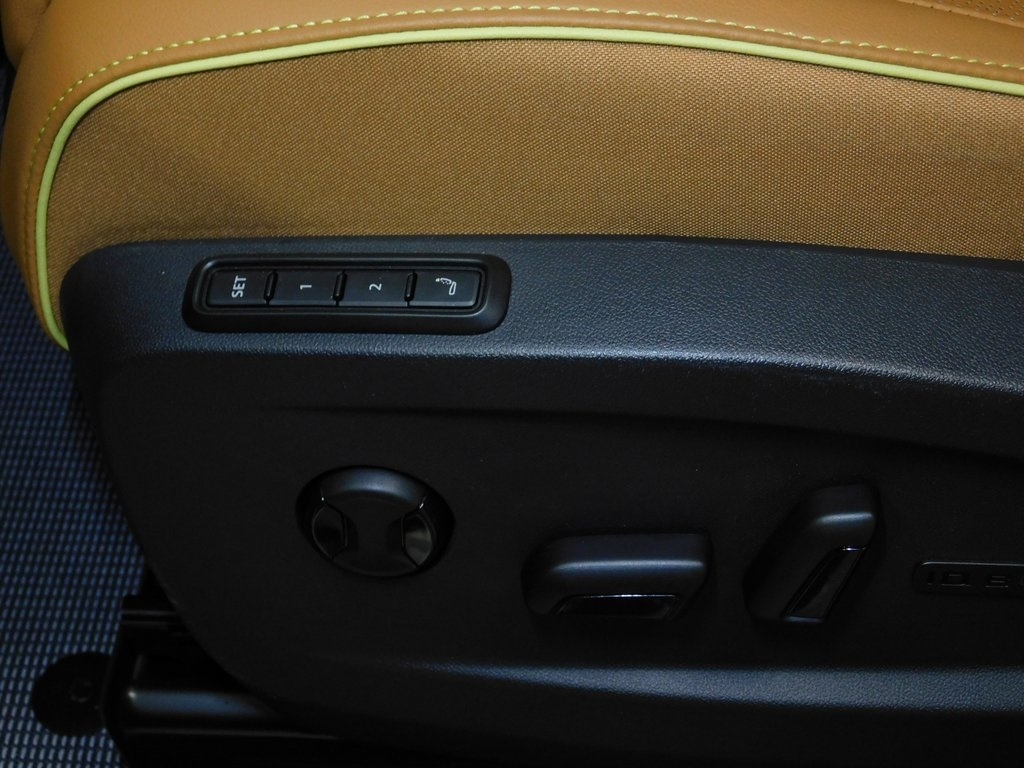 Volkswagen ID Buzz 1st Edition AWD 2025