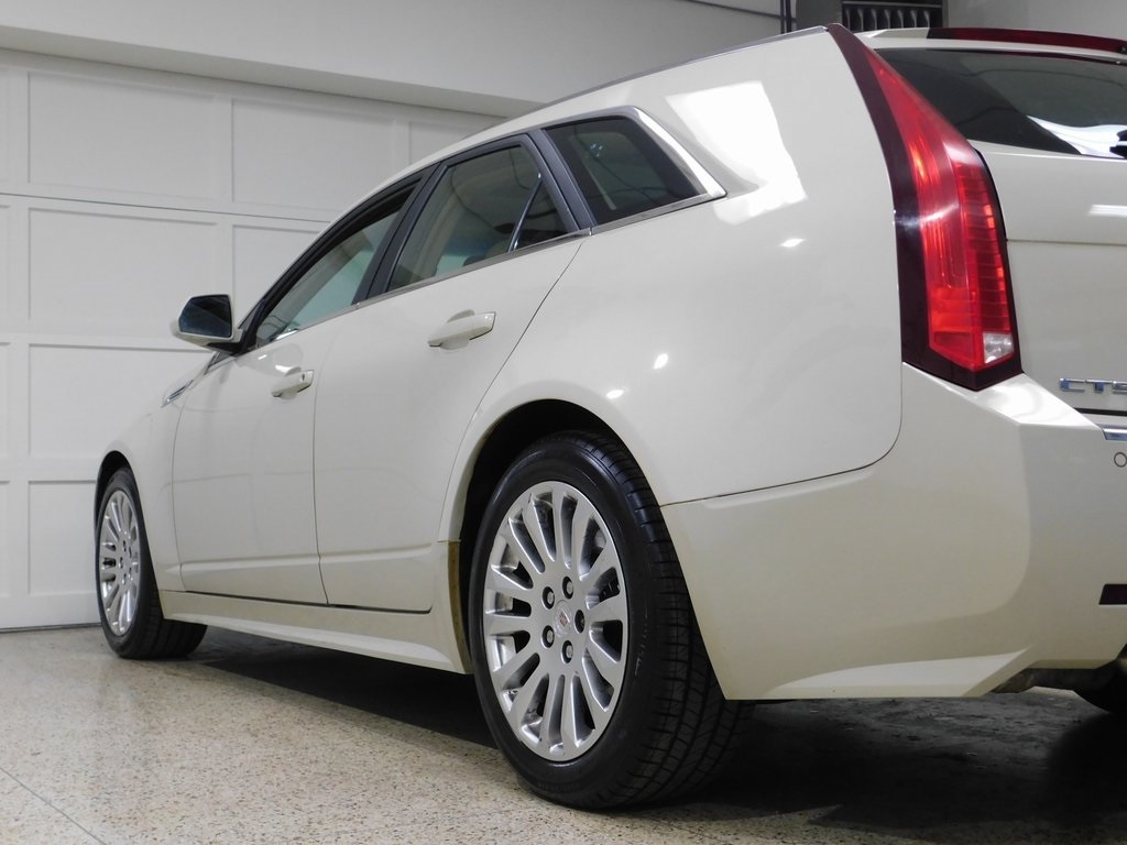 Cadillac CTS Sport Wagon 3.6L Performance AWD 2010