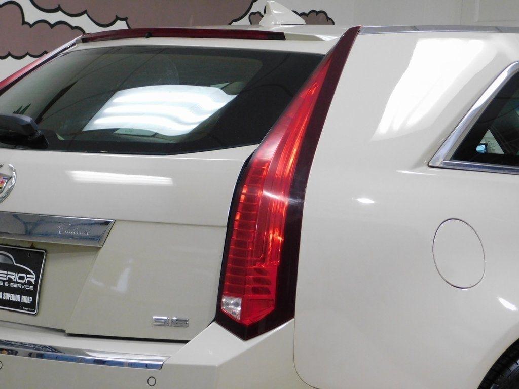 Cadillac CTS Sport Wagon 3.6L Performance AWD 2010