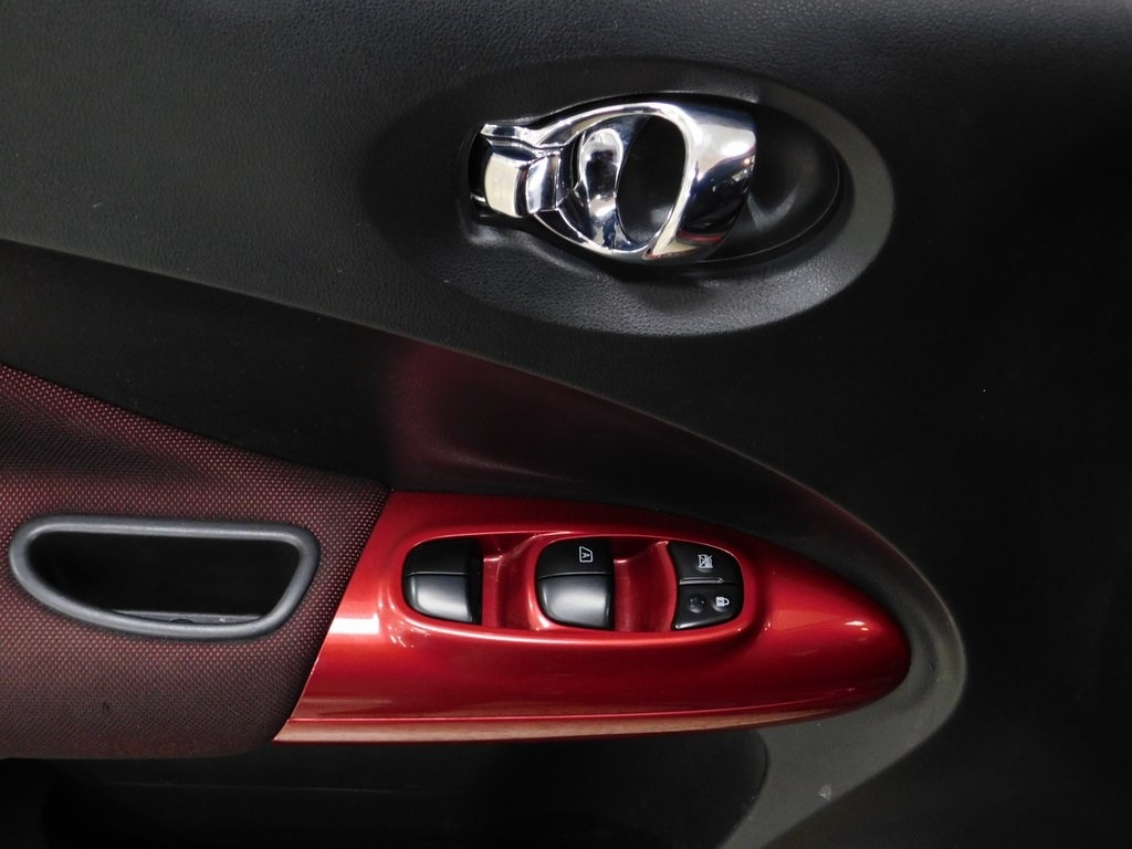 Nissan Juke S FWD 2013