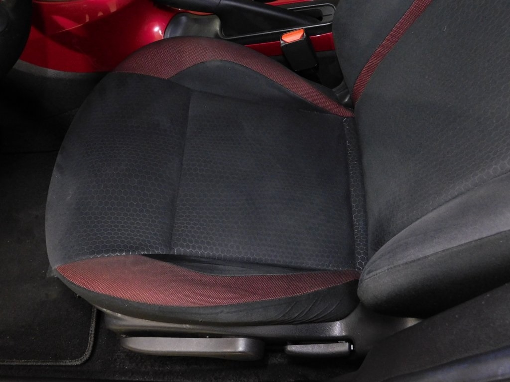 Nissan Juke S FWD 2013