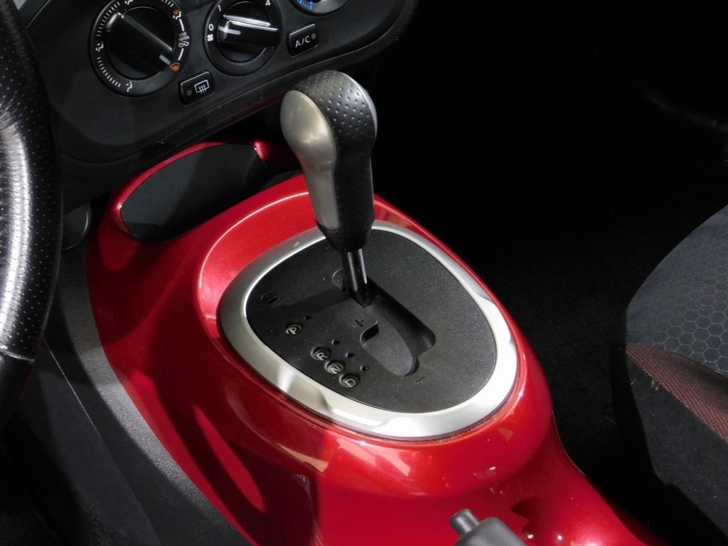 Nissan Juke S FWD 2013