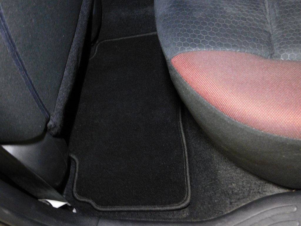 Nissan Juke S FWD 2013