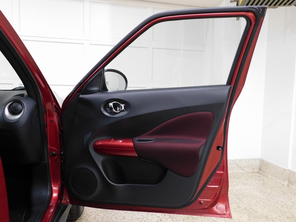 Nissan Juke S FWD 2013