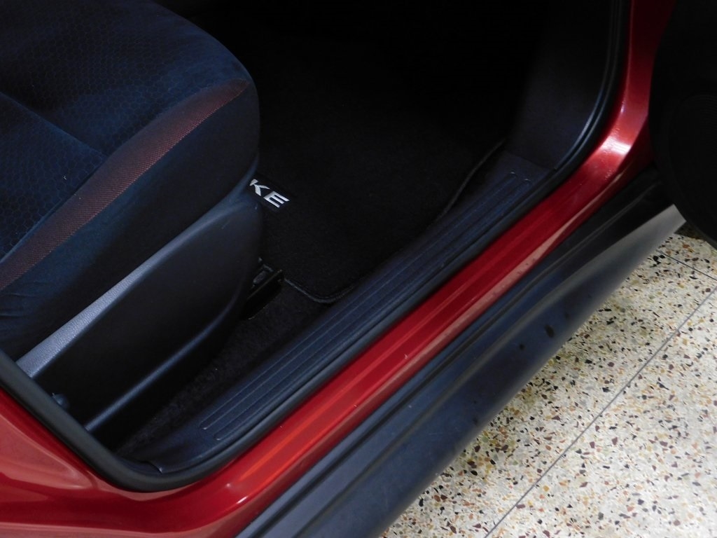 Nissan Juke S FWD 2013