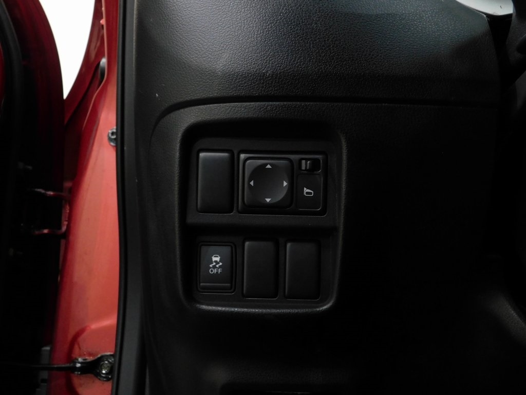 Nissan Juke S FWD 2013