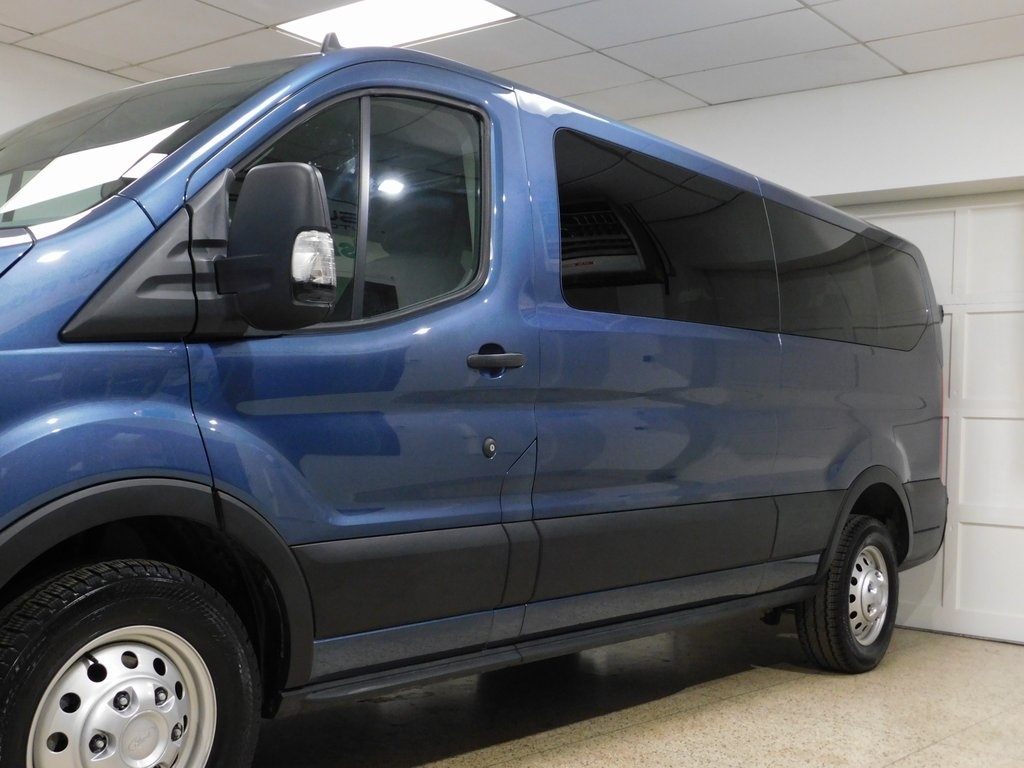 Ford Transit 350 Wagon Low Roof XLT w/Sliding Pass. 148-in. WB 2023