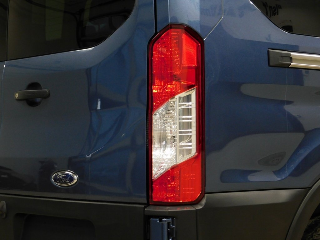 Ford Transit 350 Wagon Low Roof XLT w/Sliding Pass. 148-in. WB 2023