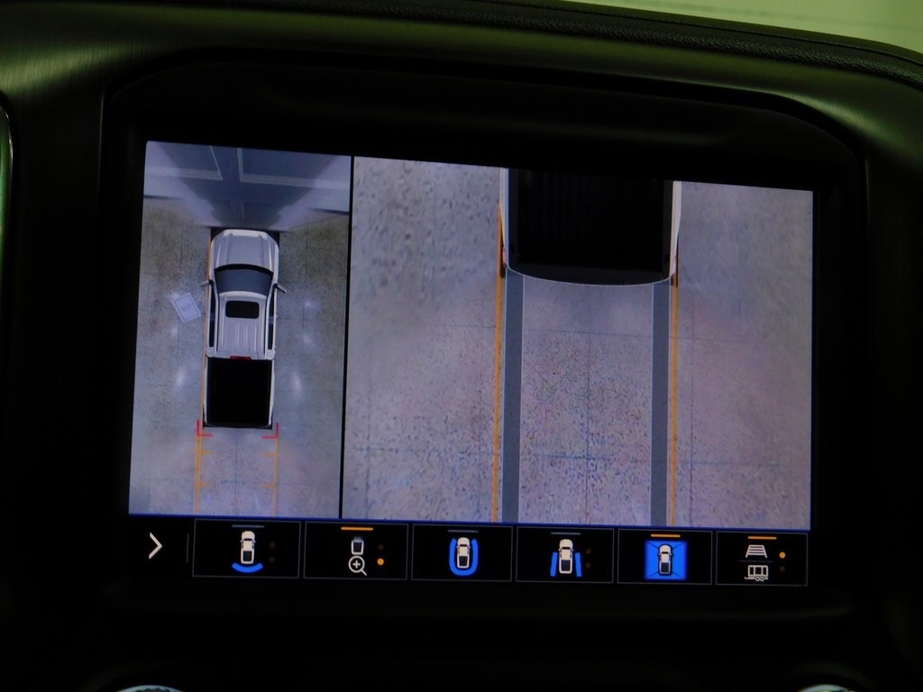 GMC Sierra 1500 AT4 Crew Cab Long Box 4WD 2020