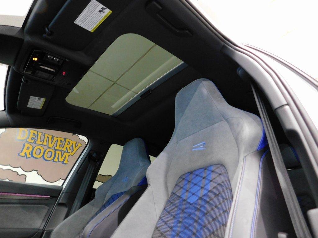 Volkswagen Golf R  2025