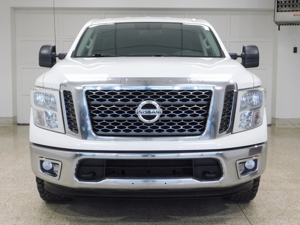 Nissan Titan SV Crew Cab 4WD 2017