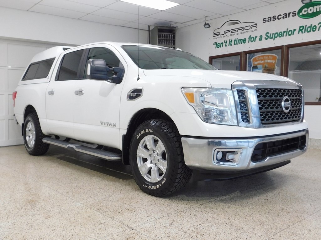Nissan Titan SV Crew Cab 4WD 2017