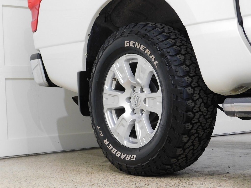 Nissan Titan SV Crew Cab 4WD 2017