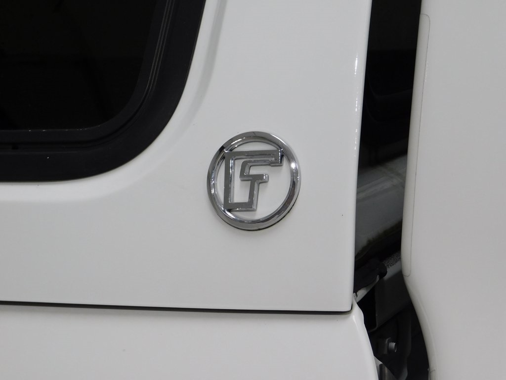 Nissan Titan SV Crew Cab 4WD 2017