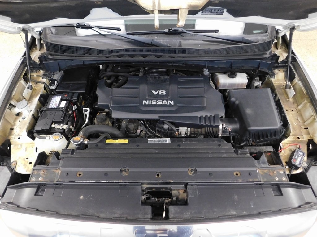 Nissan Titan SV Crew Cab 4WD 2017