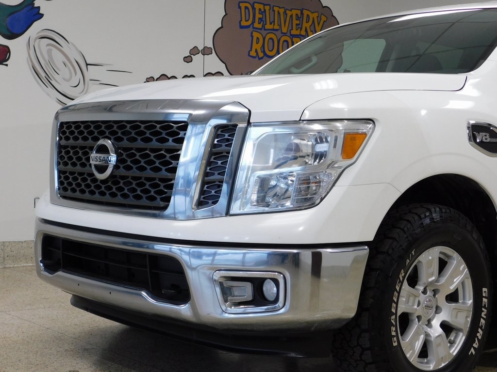Nissan Titan SV Crew Cab 4WD 2017