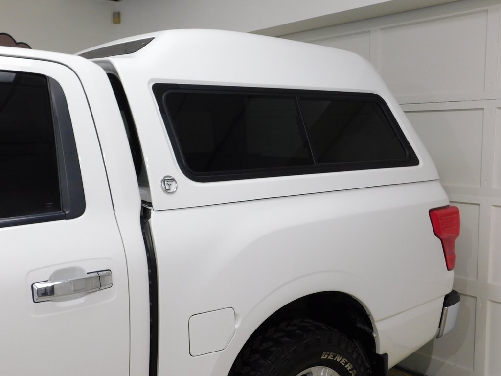 Nissan Titan SV Crew Cab 4WD 2017