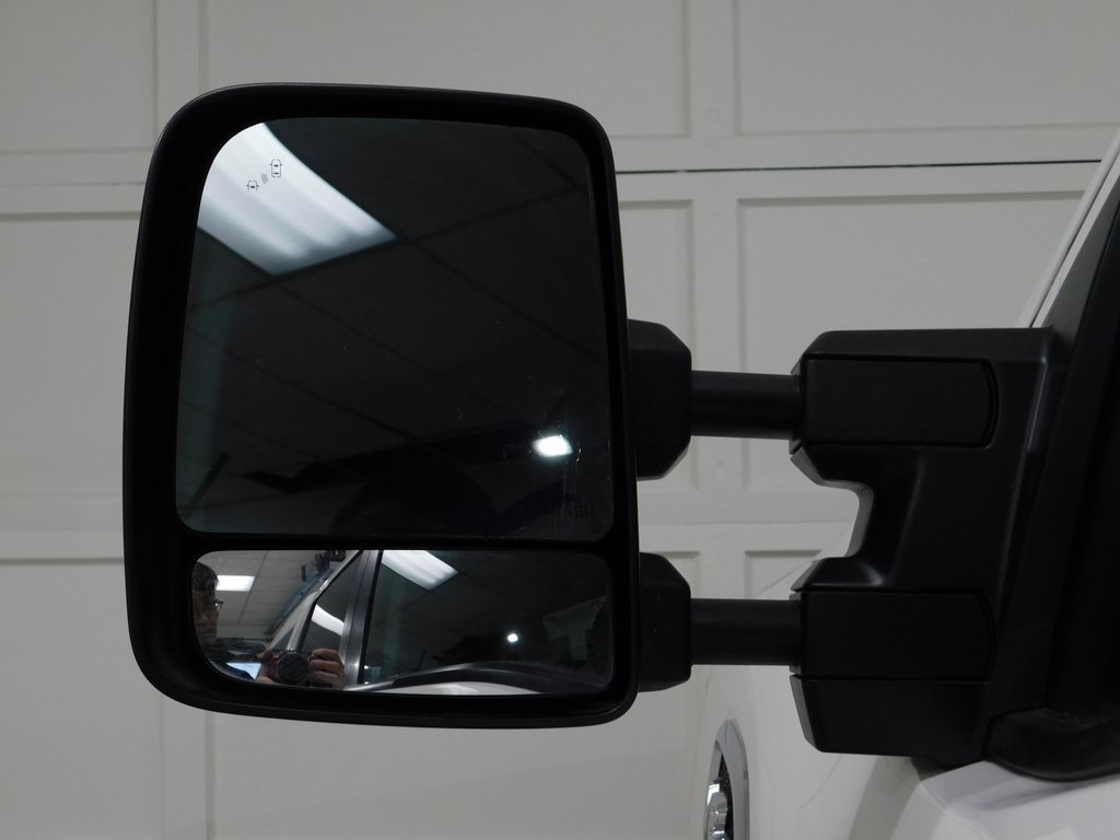 Nissan Titan SV Crew Cab 4WD 2017