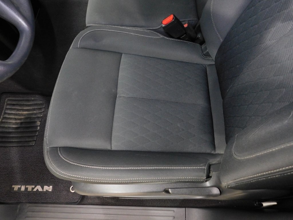 Nissan Titan SV Crew Cab 4WD 2017