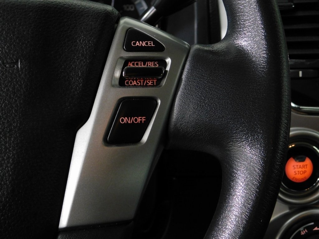 Nissan Titan SV Crew Cab 4WD 2017