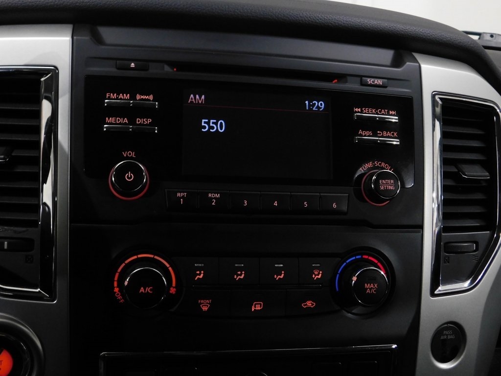 Nissan Titan SV Crew Cab 4WD 2017