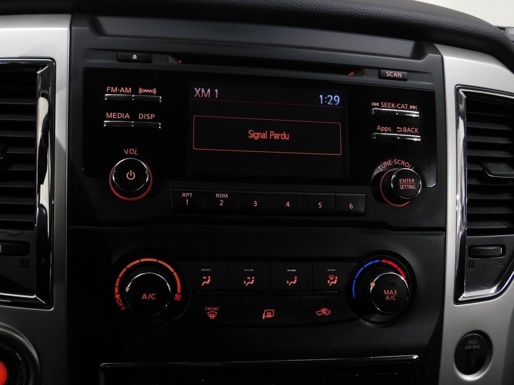 Nissan Titan SV Crew Cab 4WD 2017