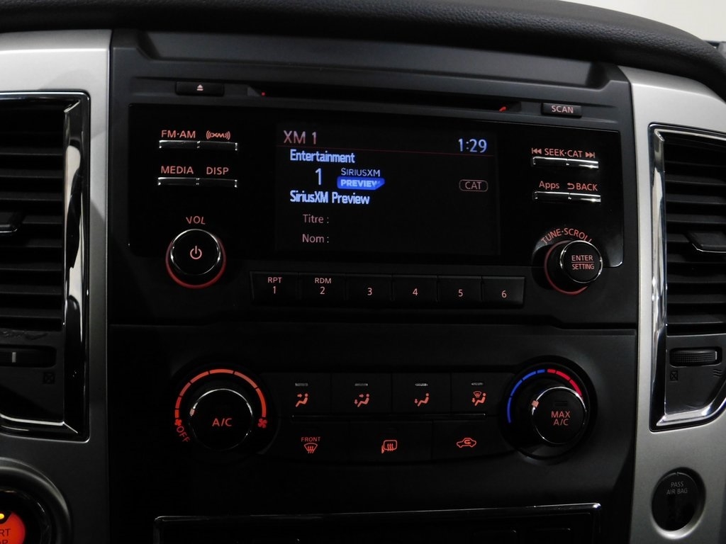 Nissan Titan SV Crew Cab 4WD 2017