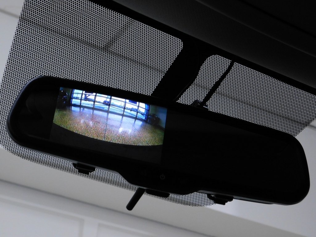 Nissan Titan SV Crew Cab 4WD 2017