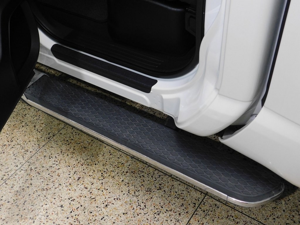 Nissan Titan SV Crew Cab 4WD 2017