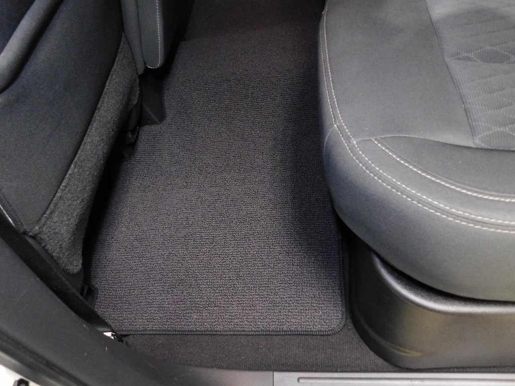 Nissan Titan SV Crew Cab 4WD 2017