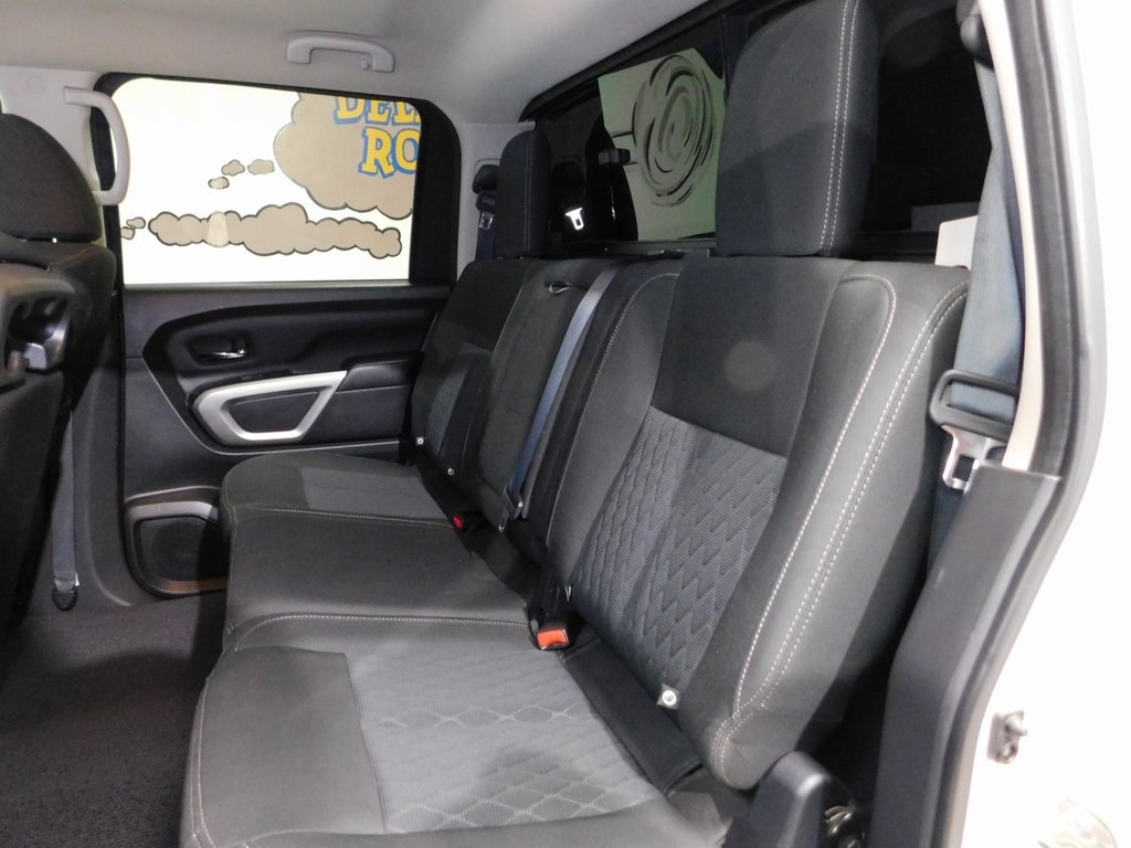 Nissan Titan SV Crew Cab 4WD 2017