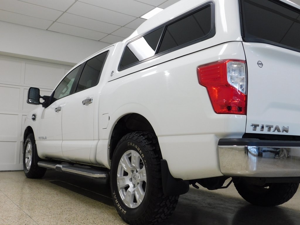 Nissan Titan SV Crew Cab 4WD 2017