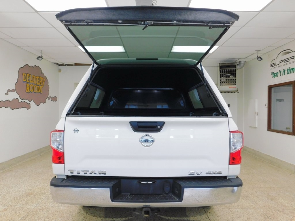 Nissan Titan SV Crew Cab 4WD 2017