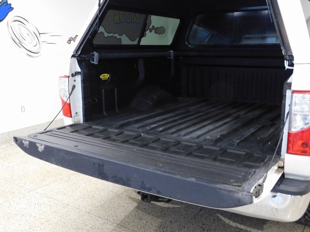 Nissan Titan SV Crew Cab 4WD 2017