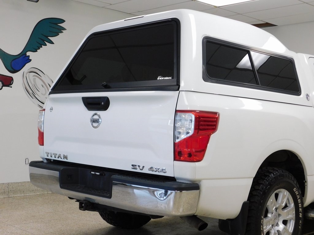 Nissan Titan SV Crew Cab 4WD 2017