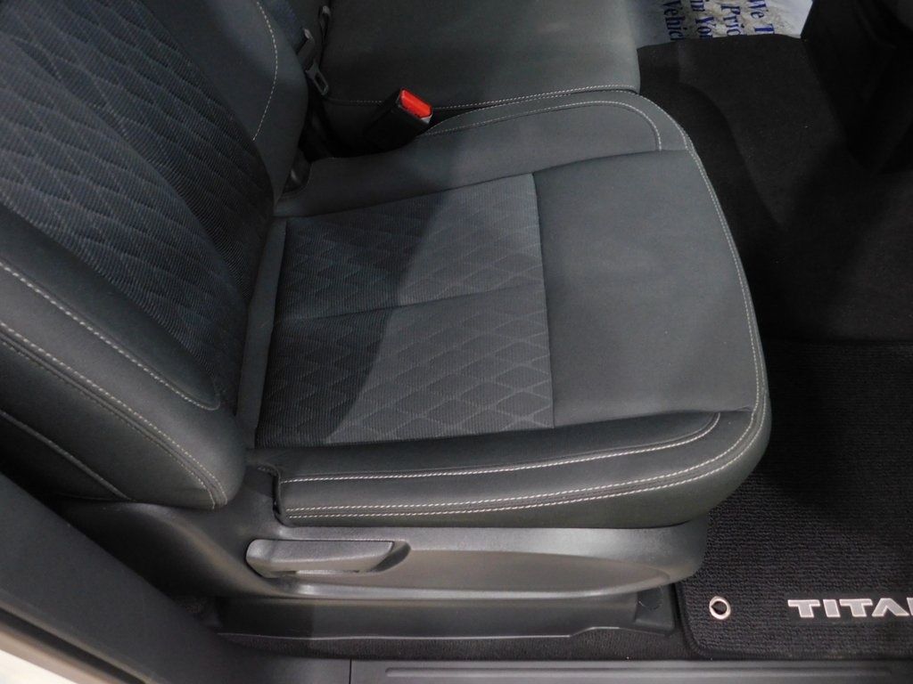 Nissan Titan SV Crew Cab 4WD 2017