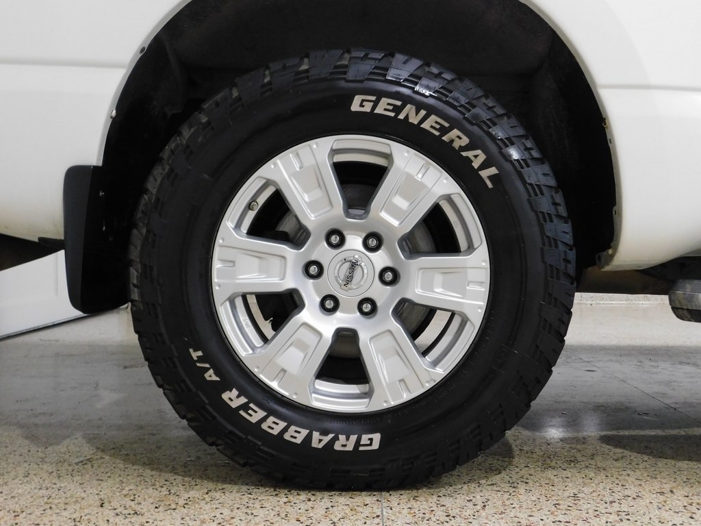 Nissan Titan SV Crew Cab 4WD 2017