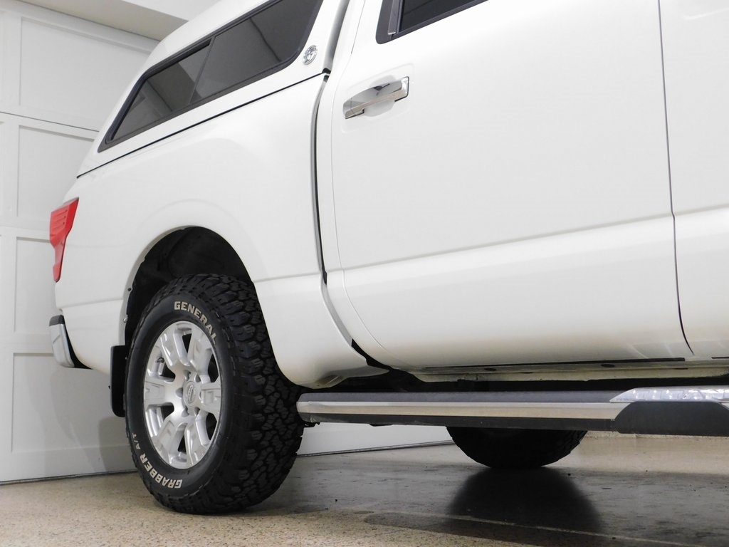 Nissan Titan SV Crew Cab 4WD 2017