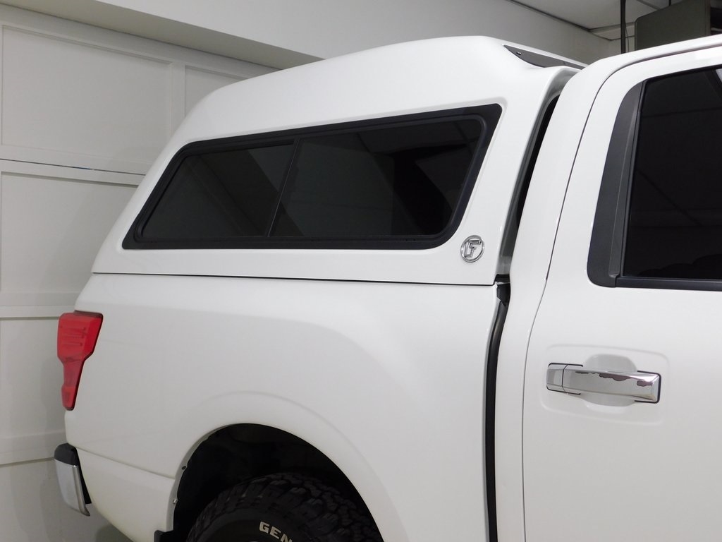 Nissan Titan SV Crew Cab 4WD 2017