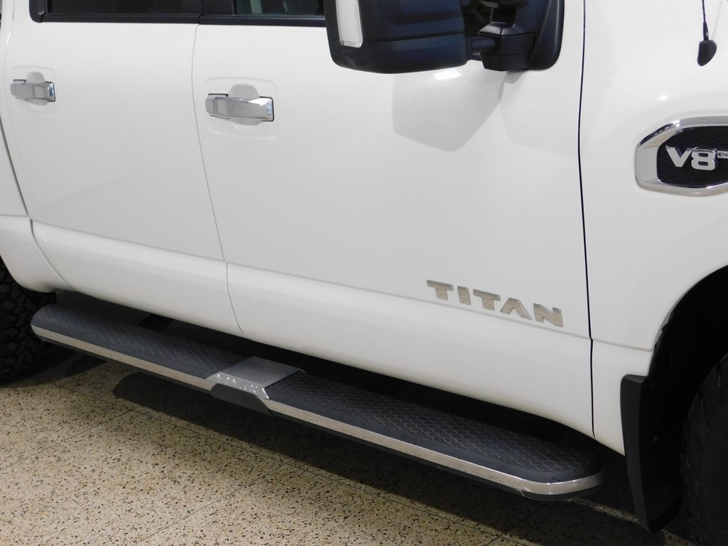 Nissan Titan SV Crew Cab 4WD 2017
