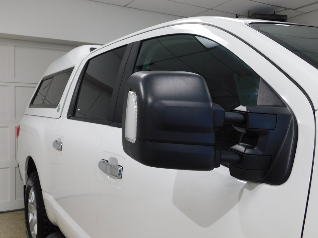 Nissan Titan SV Crew Cab 4WD 2017