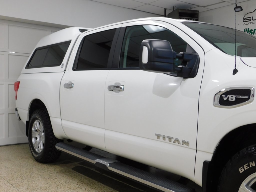 Nissan Titan SV Crew Cab 4WD 2017