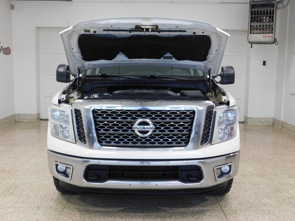 Nissan Titan SV Crew Cab 4WD 2017