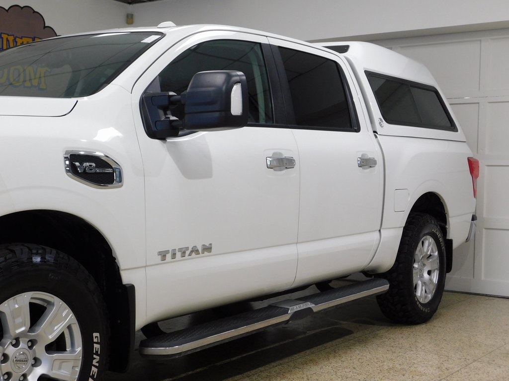 Nissan Titan SV Crew Cab 4WD 2017