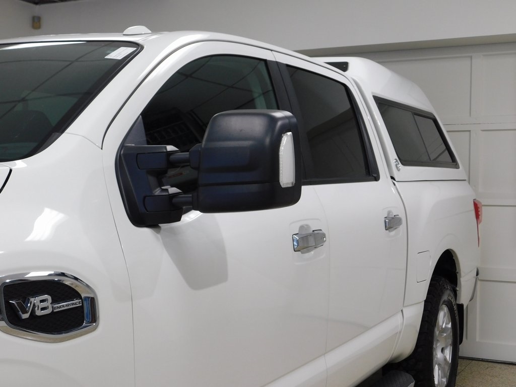 Nissan Titan SV Crew Cab 4WD 2017
