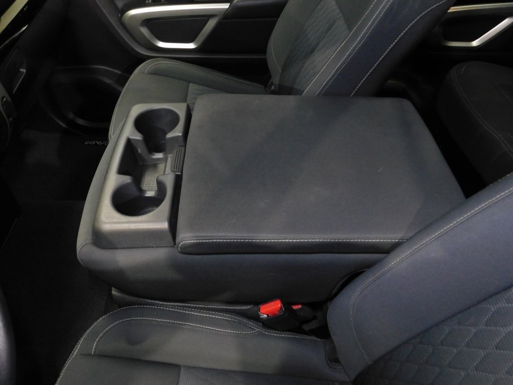 Nissan Titan SV Crew Cab 4WD 2017