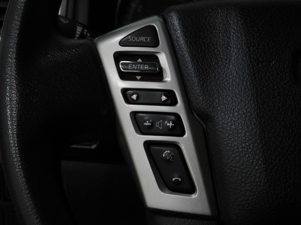 Nissan Titan SV Crew Cab 4WD 2017