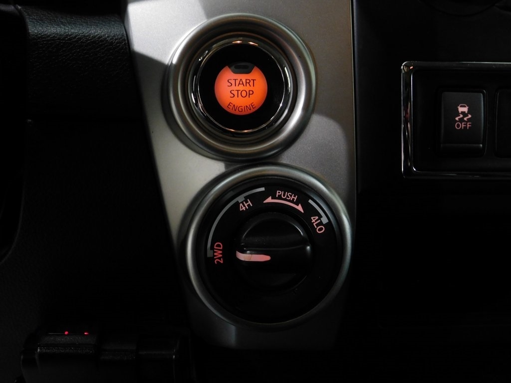 Nissan Titan SV Crew Cab 4WD 2017