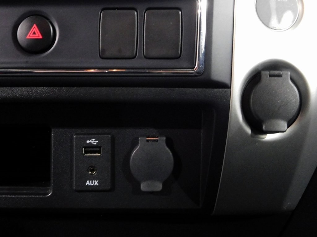 Nissan Titan SV Crew Cab 4WD 2017